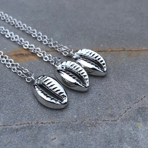 Silver Tone Cowrie Shell Pendant Necklace - Picture 7 of 7